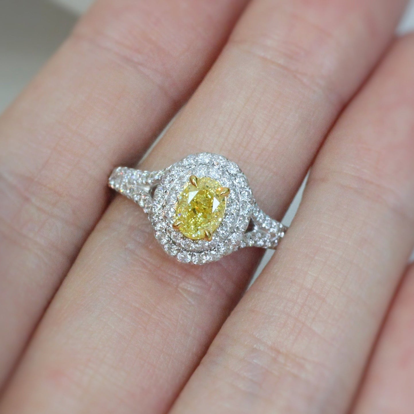 Fancy Light yellow Diamond Ring GIA 0.71carat