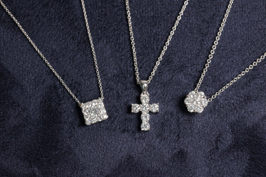 Cross diamond pendant 18k