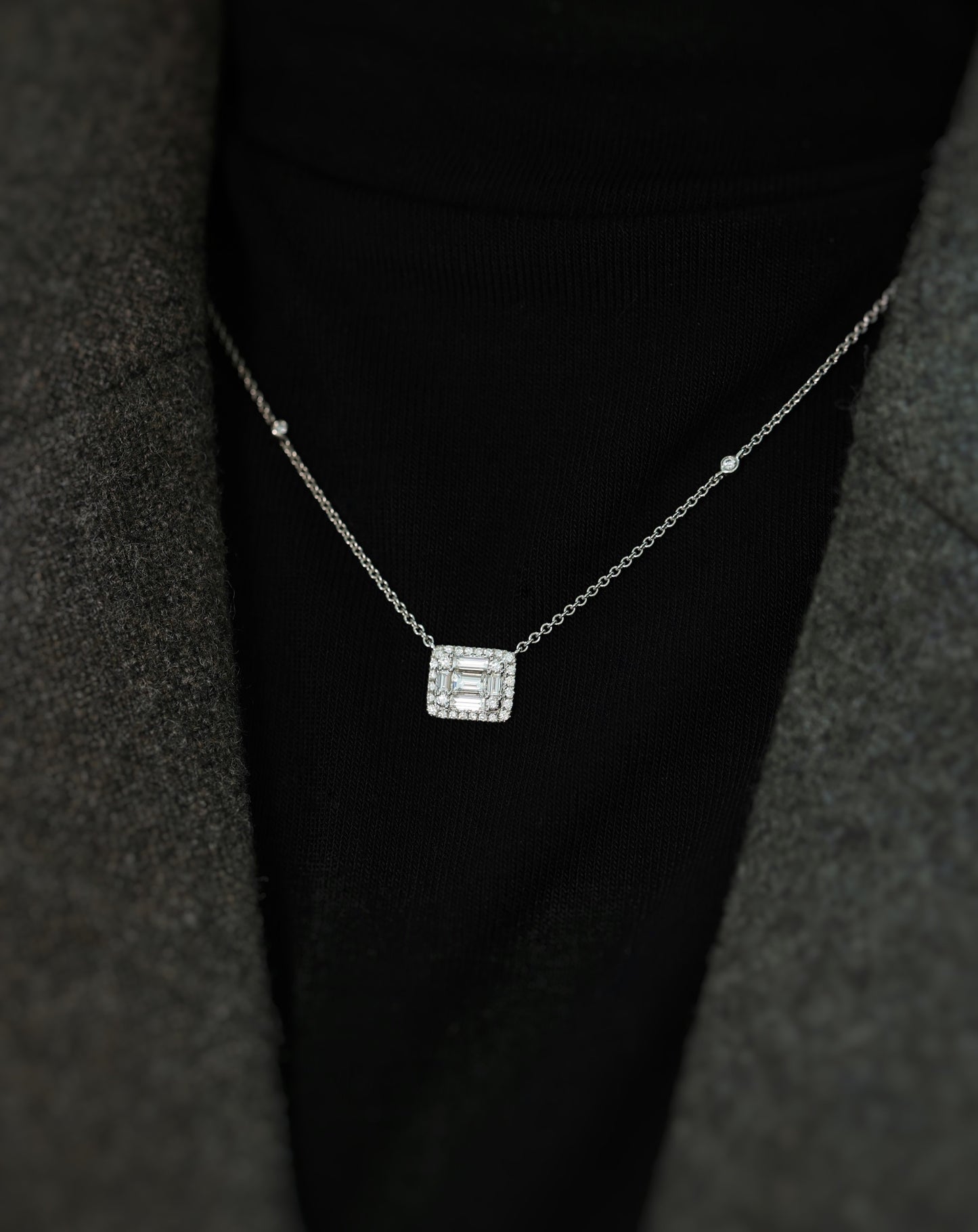 Illusion cut emerald shape 18K diamond necklace