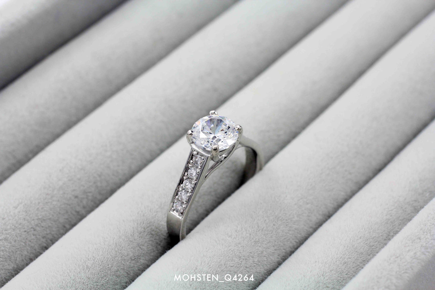 10 Side stone engagement setting