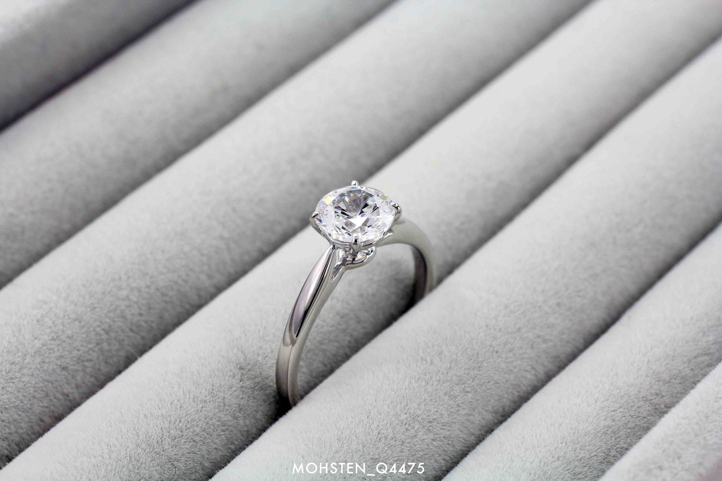 Simple 4 prongs engagement setting