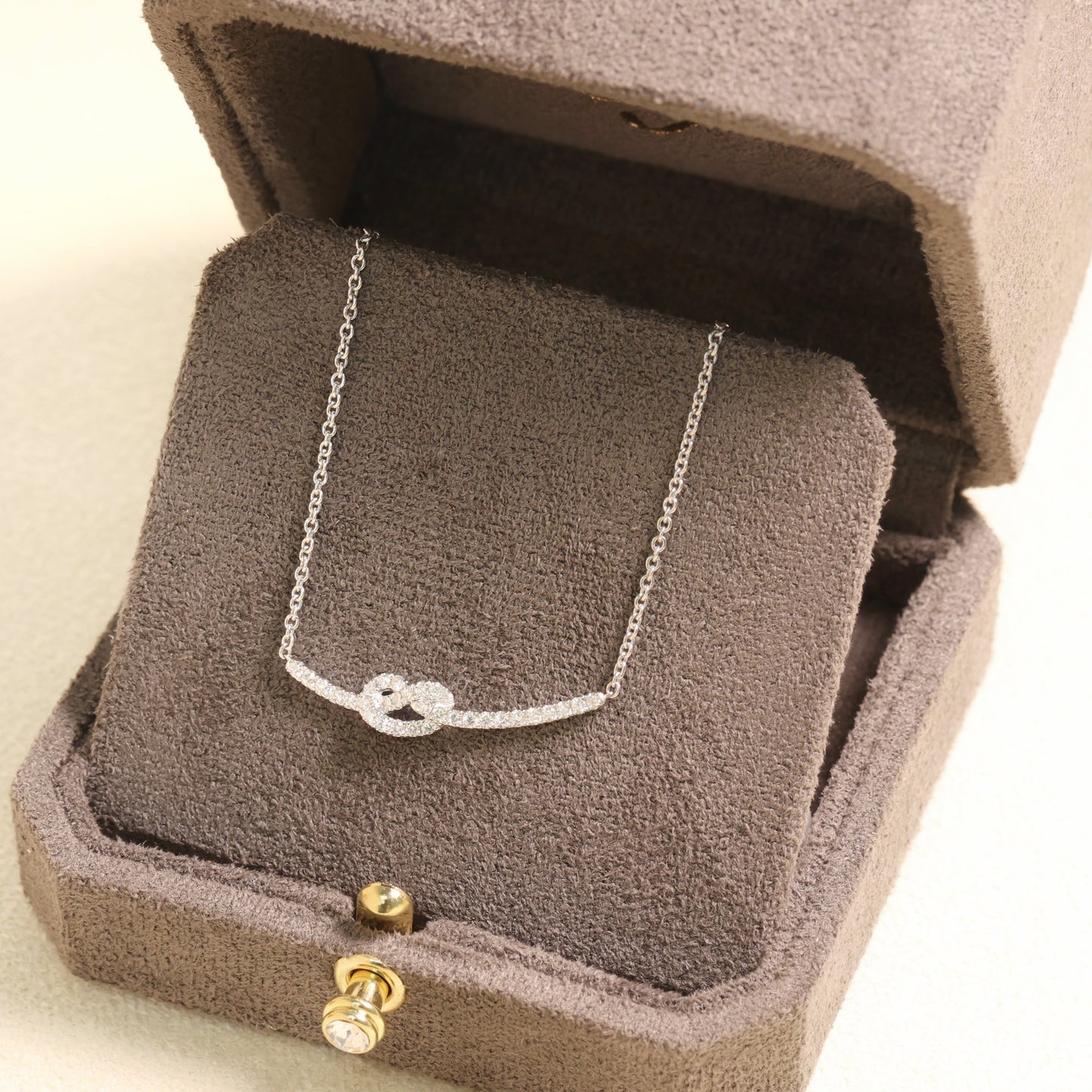 love knot 18K diamond necklace