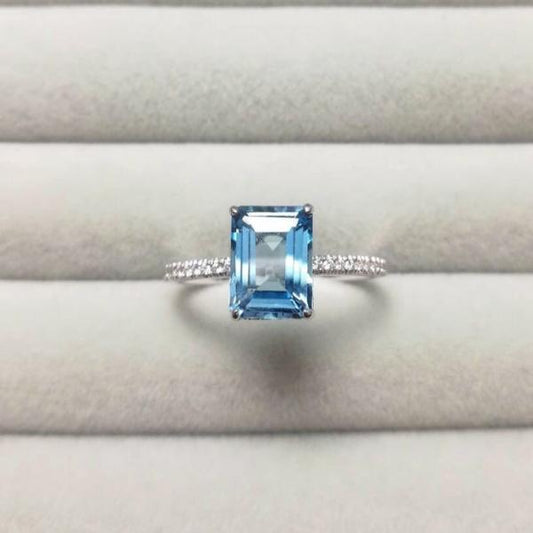Aquamarine Diamond Ring in 18 White Gold Ring