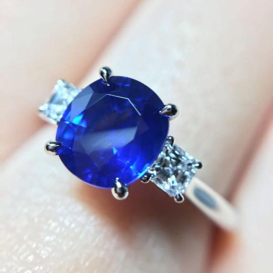 Sapphire Diamond Ring in 18 White Gold Ring