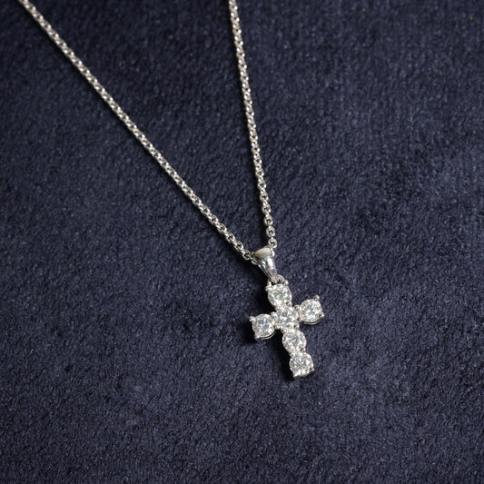 Cross diamond pendant 18k