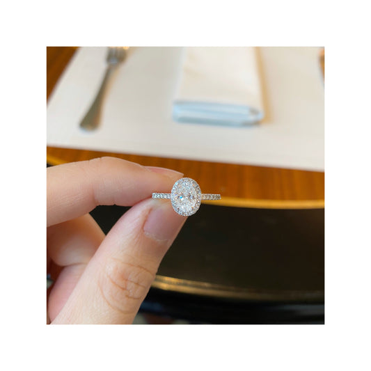 Oval diamond ring