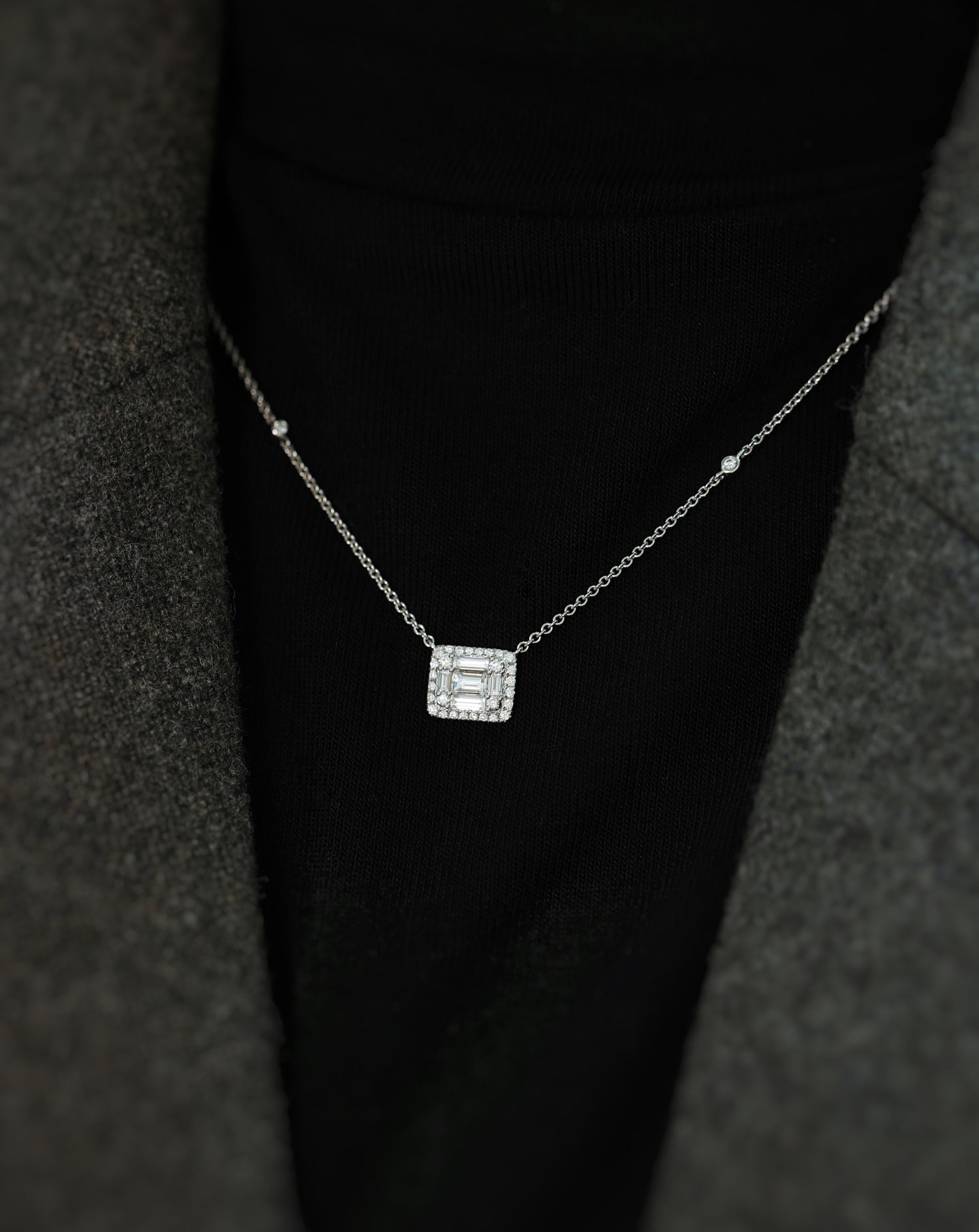 Illusion cut emerald shape 18K diamond necklace