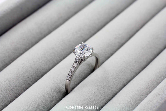 Thin 10 Side stone engagement setting